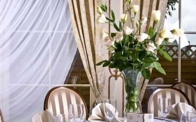 Villa Estera - Hotel & Restauracja