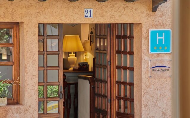 Petit Hotel Restaurante Ses Rotges - Adults Only