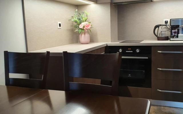 Boutique Apartment with Free Parking