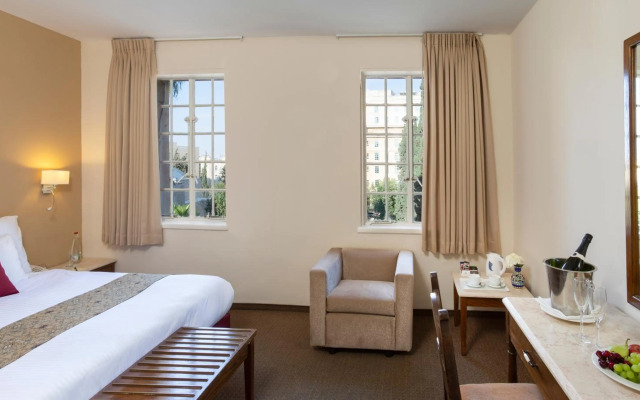 YMCA Three Arches Hotel