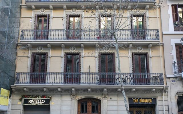 Spacious and luminous flat with balcony