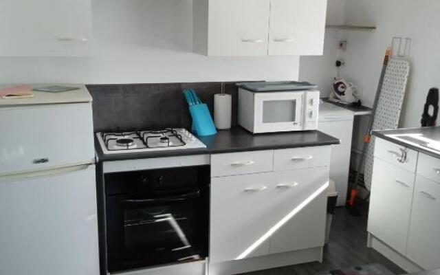 Appartement spacieux 10 mn plage wifi stationnement