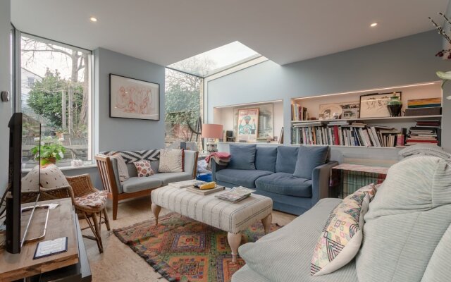 Stunning Flat In West London With A Garden