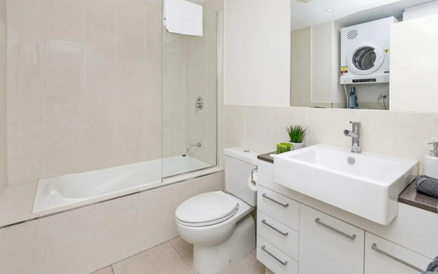 Pool View City Centre Apartment 206