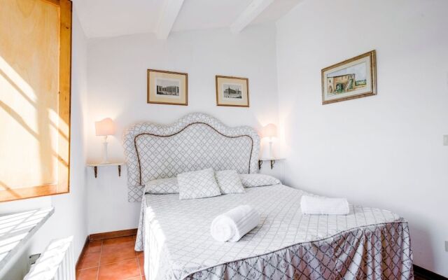 Spacious Mansion in Tuscany with Swimming Pool