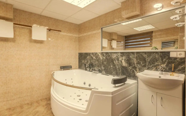 Wellness studio! Finnish sauna, Whirlpool, Gym & more!