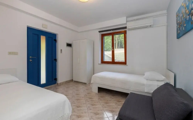 Seaview Pool House Mytilus