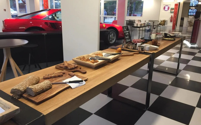 Enzo Trappes By Kyriad Direct