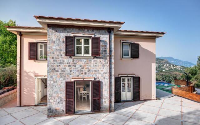 Echis House