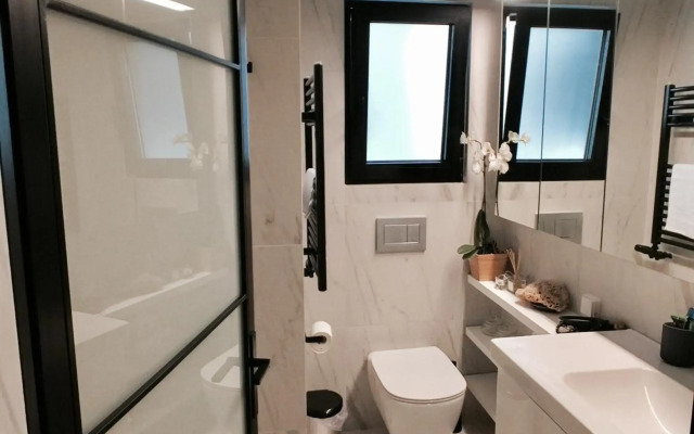 Vibrant Urban Chic Apartment