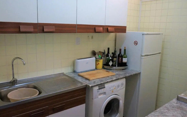 First Line, to the beach, 1 bed Apt , Sleeps