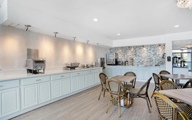 Best Western Navarre Waterfront