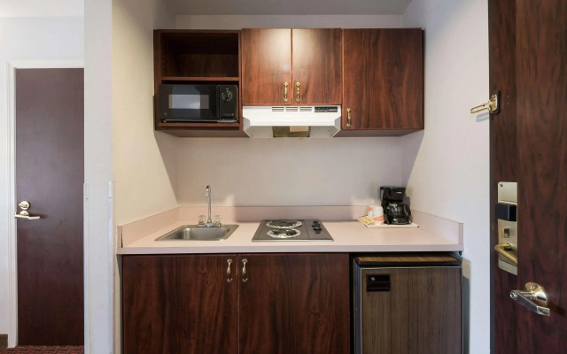 Quality Inn Grand Suites Bellingham