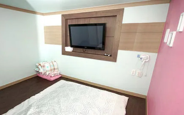 Paldogangsan Guesthouse