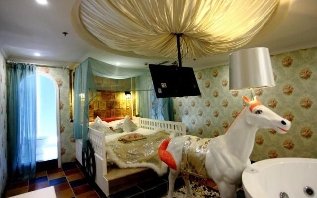 Wuhan U and I Theme Hotel