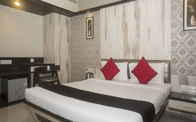 Super Townhouse OAK Regal Inn Near Sant Tukaram Nagar Metro Station