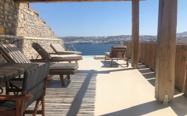 Luxury 1 Bedroom Apartment with Private Pool 4A