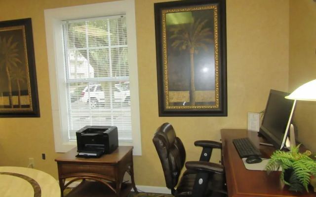 Palmera Inn and Suites