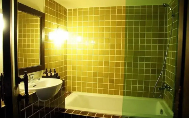 Anoma Boutique House