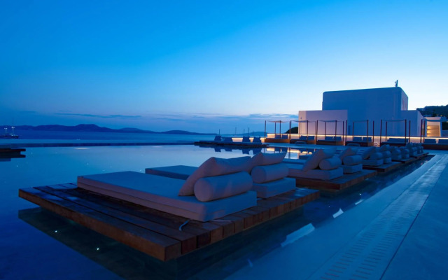 Manoulas Beach Mykonos Resort