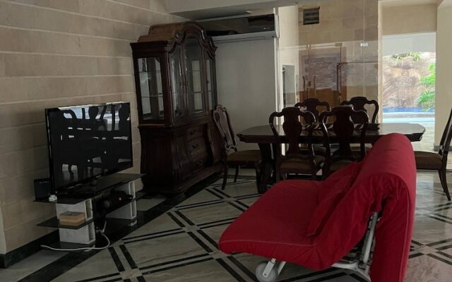 The Glasshouse Pools