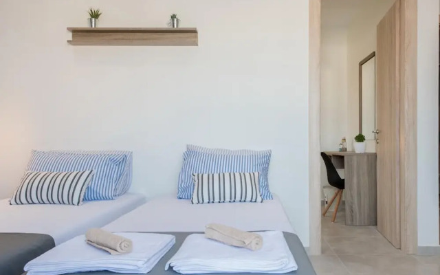 Mikes Beach Apartments & Studios