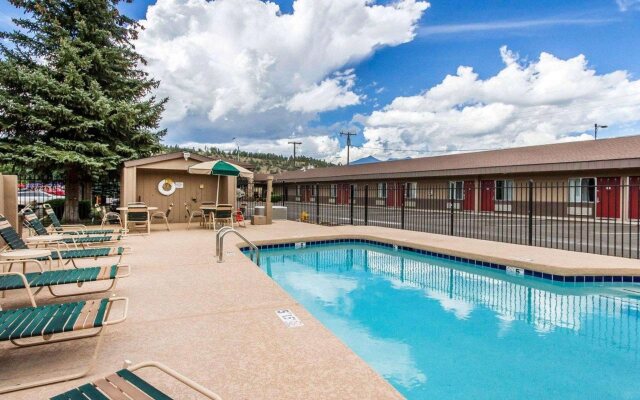 Econo Lodge University