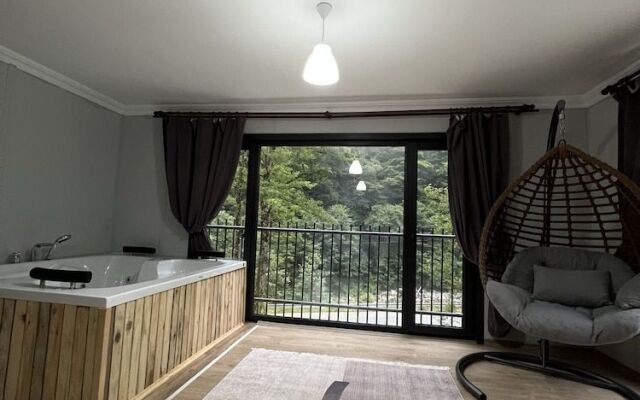 Mariposa Luxury House