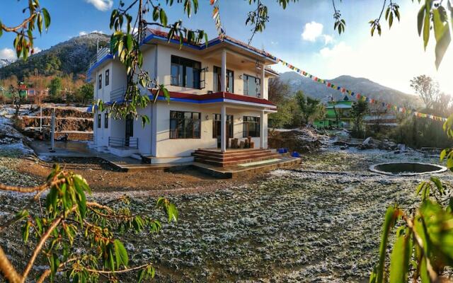 The Bunker Hostel - Dharamkot