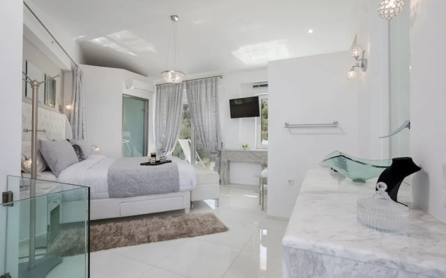 Dion Villa - Pool & Jacuzzi - Sleeps 4 - Zakynthos