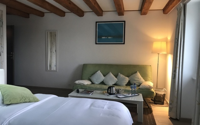 Auberge de Dully – Guest Rooms – Dully