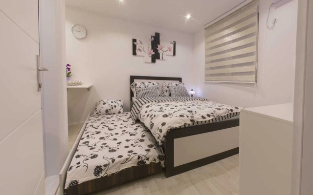 Appleline Apartments (Apple Studios & Rooms) 