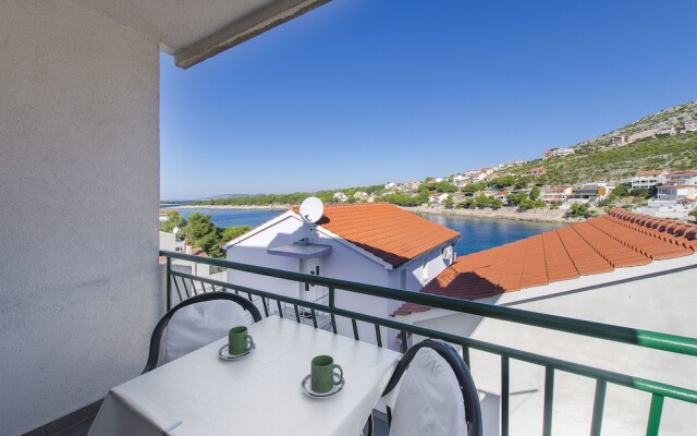 Apartments Toni Sea view