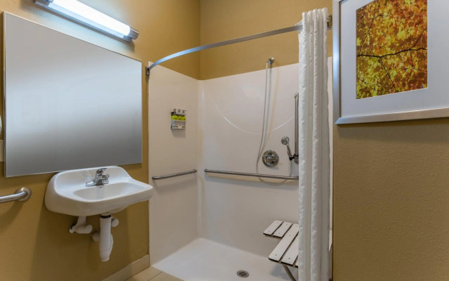 Candlewood Suites Airport by IHG