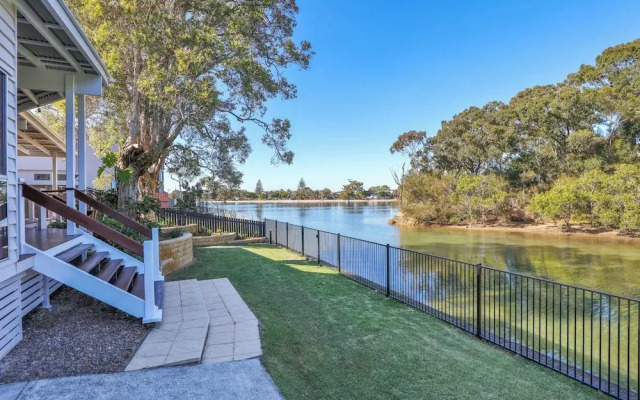 Luxe Waterfront Stay -Tallebudgera Creek
