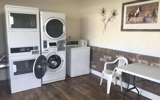 Broken Spur Inn & Steakhouse