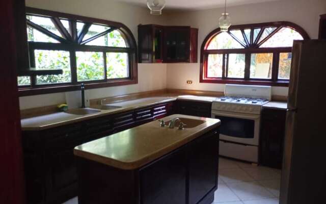 Casa de Playa - Playa Hermosa Jaco