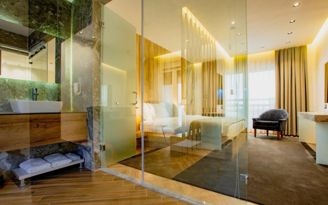 Ador Hotel