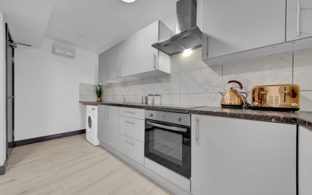 Lovely 1-bed Studio in Feltham