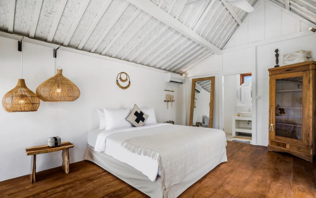 Villa Folie by Alfred in Bali - New 5bdr Dream Villa in the Heart of Seminyak – Guest Rooms – Kuta