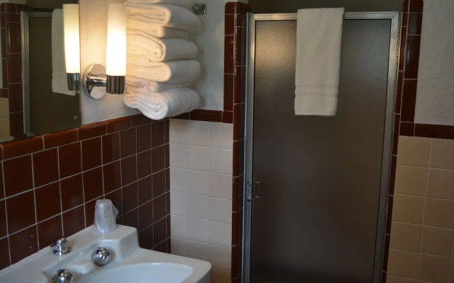 The Evergreen Inn - Motel and RV Park
