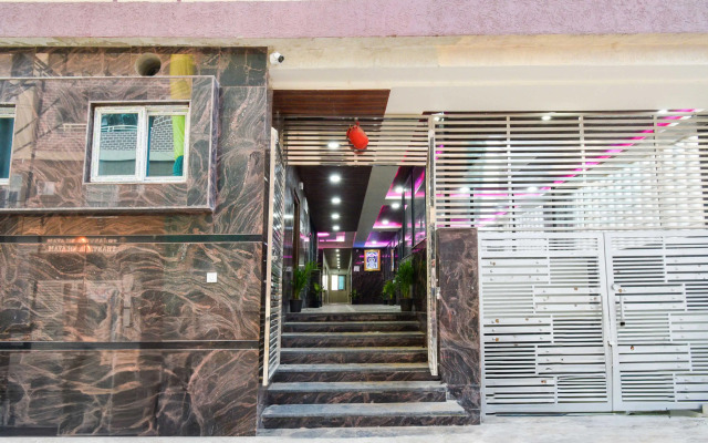 Super Townhouse Kokapet Near GAR