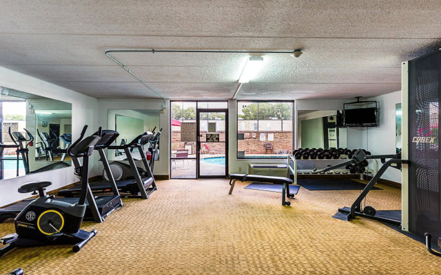 Clarion Pointe Lake Jackson - Clute