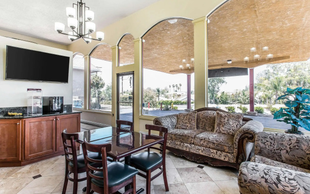Rodeway Inn & Suites Canyon Lake-Menifee West