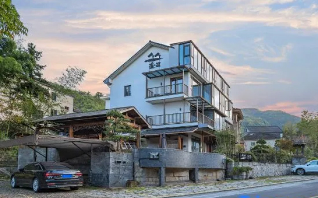 Creek Building · Upstream Rafting River rafting · Wooden Residence Holiday Inn