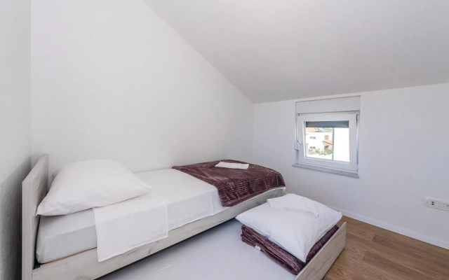 Nice Home in Sibenik With Wifi and 4 Bedrooms