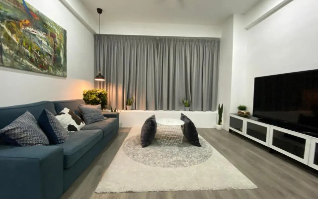 2 bedrooms surrounding natural View and pool