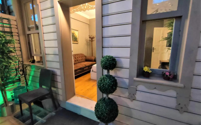 Valentine Suites Hotel