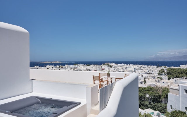 Nextdoor Jacuzzi Suite 2 Schlafzimmer mit Meerblick, Bild 1 von 3
