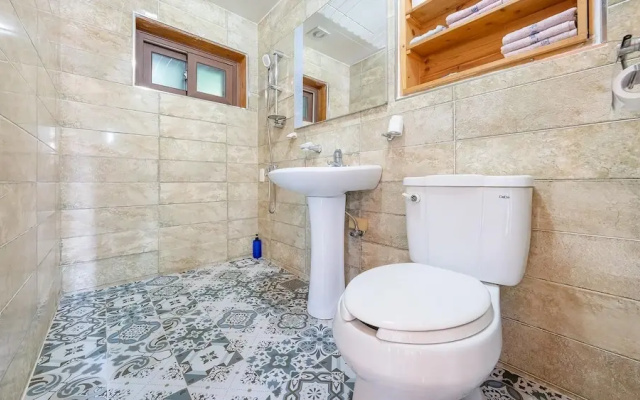 Tongyoung Blue House Spa Pension